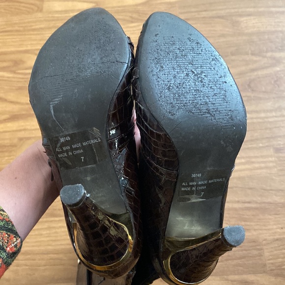 Knee-high Brown Alligator Boots - Picture 6 of 8